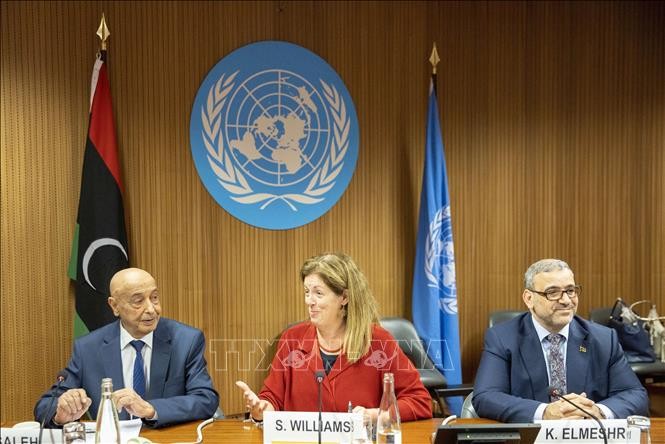 <em>Chủ tịch Quốc hội ở miền đông Libya Aguila Saleh (trái), Cố vấn đặc biệt của Liên hợp quốc về Libya Stephanie Williams và Chủ tịch Hội đồng Cấp cao Nhà nước Libya Khaled Al-Mishri tại cuộc họp ở Geneva, Thụy Sĩ, ngày 28/6/2022. (Ảnh tư liệu: AFP/TTXVN)</em><br>