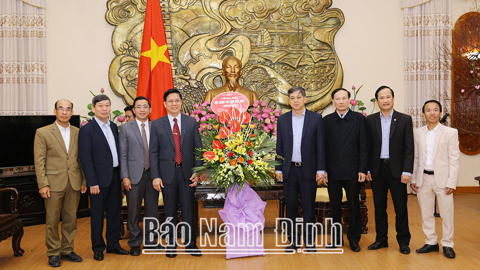 Đại diện Tổng hội Hội thánh Tin lành Việt Nam miền Bắc và các Hội thánh Tin lành trong tỉnh chúc Tết UBND tỉnh.
