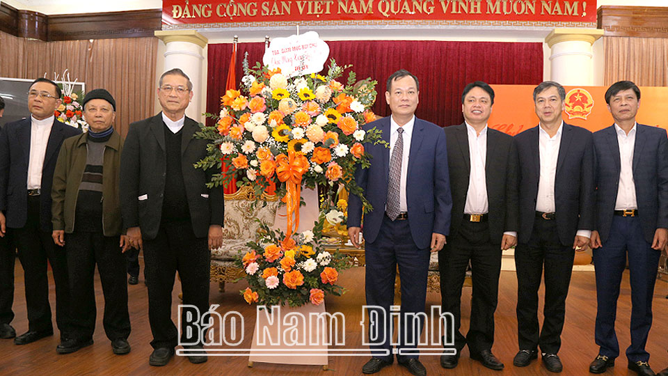 Đoàn đại biểu Tòa Giám mục Bùi Chu chúc Tết Tỉnh ủy, HĐND, UBND tỉnh 