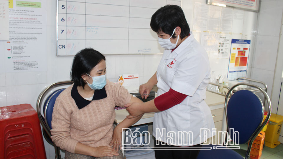 Trạm Y tế phường Vị Hoàng chú trọng công tác phòng chống dịch bệnh cho nhân dân
