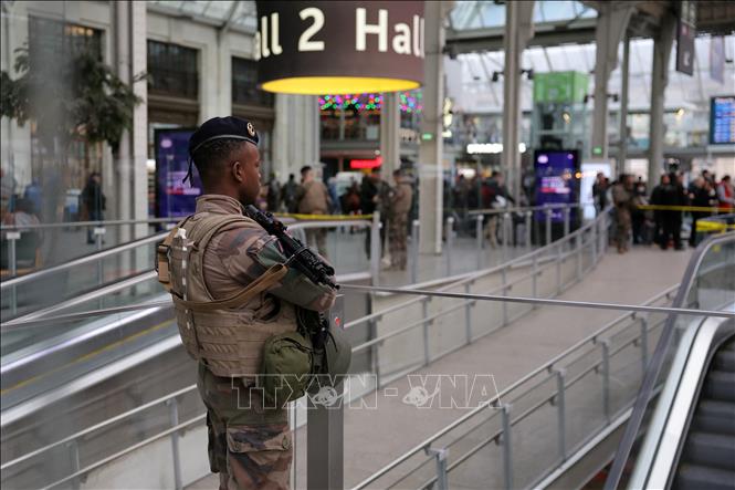 Pháp nâng mức cảnh báo khủng bố lên cấp độ cao nhất