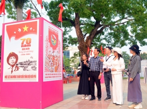 70 năm Chiến thắng Điện Biên Phủ: Triển lãm 70 bức tranh cổ động tuyên truyền tấm lớn