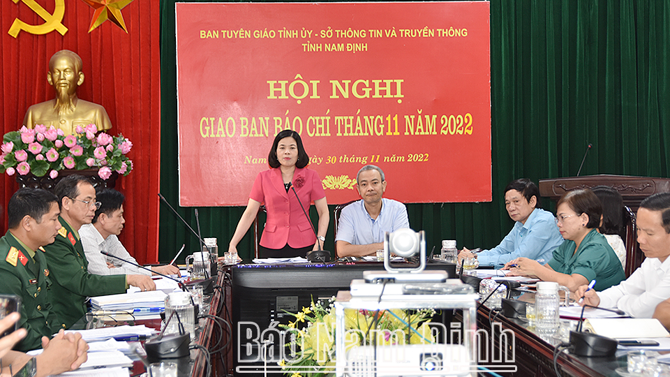 Đồng chí Phạm Thị Thu Hằng, Ủy viên Ban TVTU, Trưởng Ban Tuyên giáo Tỉnh ủy phát biểu kết luận hội nghị.