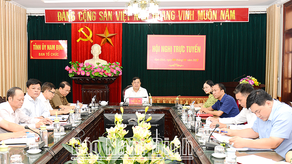 Đồng chí Phạm Gia Túc, Ủy viên BCH Trung ương Đảng, Bí thư Tỉnh ủy và các đại biểu tham dự hội nghị tại điểm cầu Nam Định.