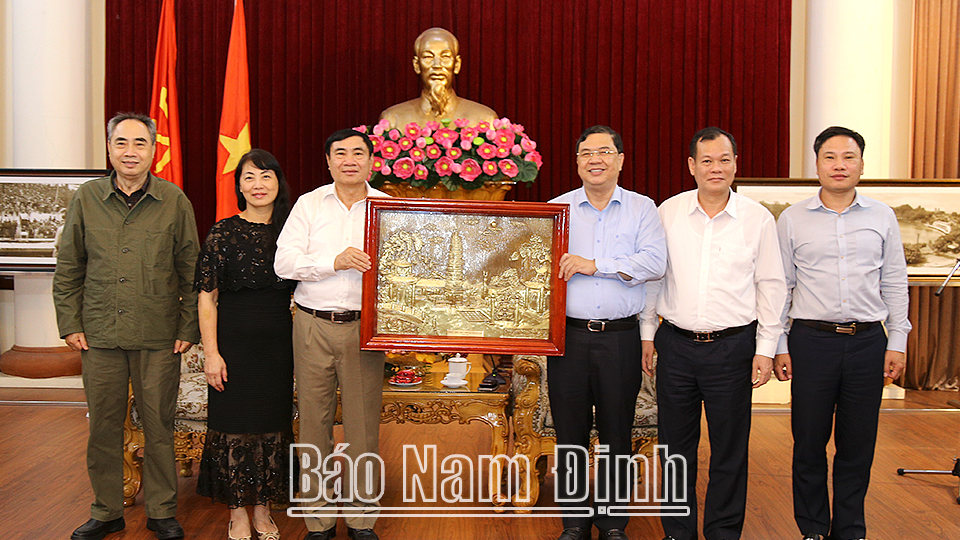 Đoàn công tác tỉnh Điện Biên thăm và làm việc tại tỉnh ta