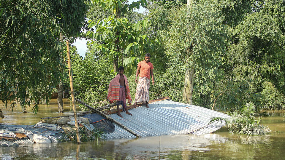 Ngôi nhà bị sập do lũ lụt tại Sunamganj, Bangladesh, ngày 21-6-2022.

Ảnh: AFP/TTXVN