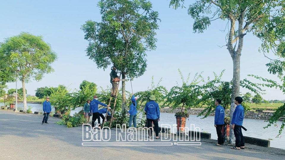 Tuổi trẻ huyện Nghĩa Hưng
tham gia bảo vệ môi trường