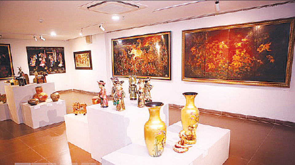 Một góc các sản phẩm trưng bày tại triển lãm sản phẩm sơn mài Việt Nam. 