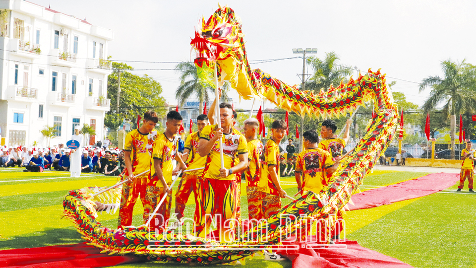 Múa rồng trong các sự kiện văn hóa, thể thao là nét đẹp văn hóa dân gian của huyện Ý Yên.