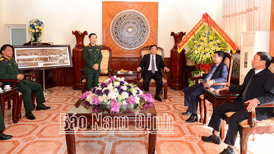 Đại tá Lương Văn Kiểm, Ủy viên Ban TVTU, Chỉ huy trưởng Bộ Chỉ huy Quân sự tỉnh phát biểu cảm ơn sự quan tâm, chăm lo của tỉnh.