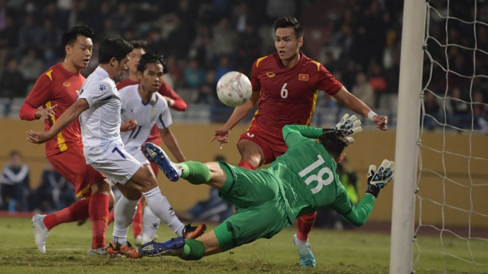 Bùi Hoàng Việt Anh có trận đấu nhọc nhằn trước ĐT Philippines. 