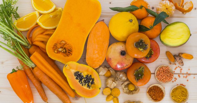 Trái cây và rau có màu cam và vàng rất giàu vitamin C và carotenoid, bao gồm beta-carotene, giúp thúc đẩy thị lực khỏe mạnh và sự phát triển của tế bào