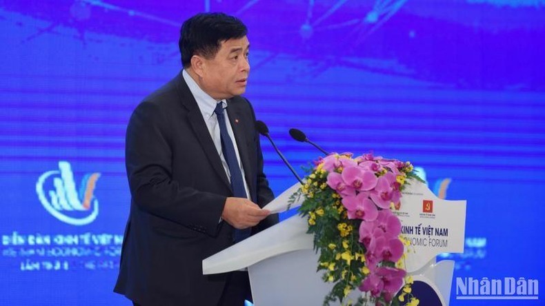 Bộ trưởng Kế hoạch và Đầu tư Nguyễn Chí Dũng phát biểu tại diễn đàn.