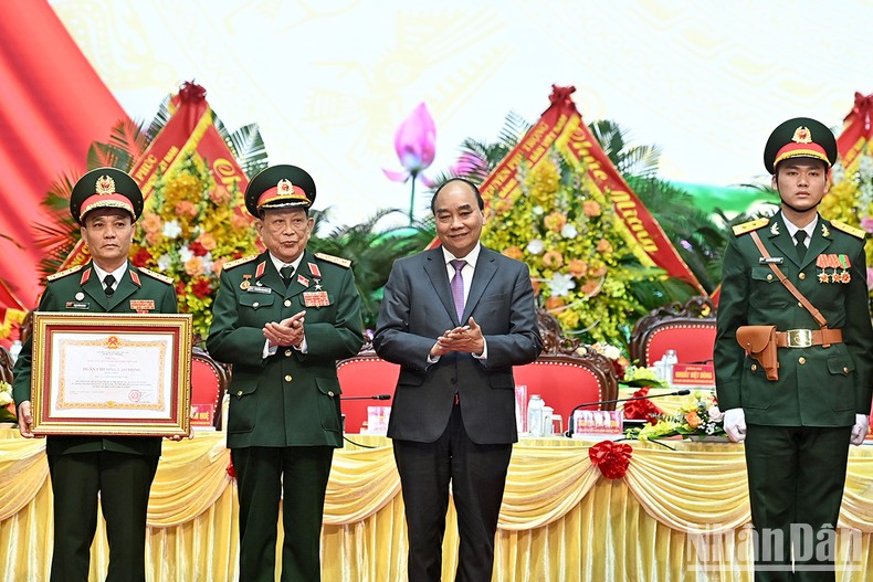 Chủ tịch nước Nguyễn Xuân Phúc trao Huân chương Lao động hạng Nhất tặng Hội Cựu chiến binh Việt Nam.