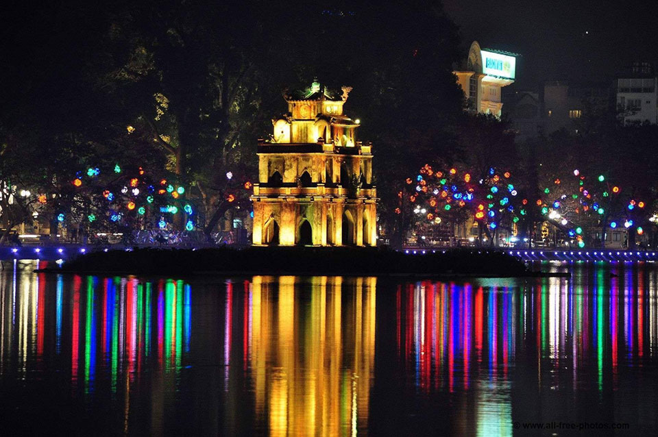Xây dựng Thủ đô Hà Nội “Văn hiến - Văn minh - Hiện đại”, trở thành trung tâm, động lực thúc đẩy phát triển vùng và cả nước, phấn đấu ngang tầm thủ đô các nước phát triển trong khu vực.