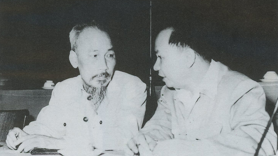 Chủ tịch Hồ Chí Minh và đồng chí Trường Chinh, năm 1961.