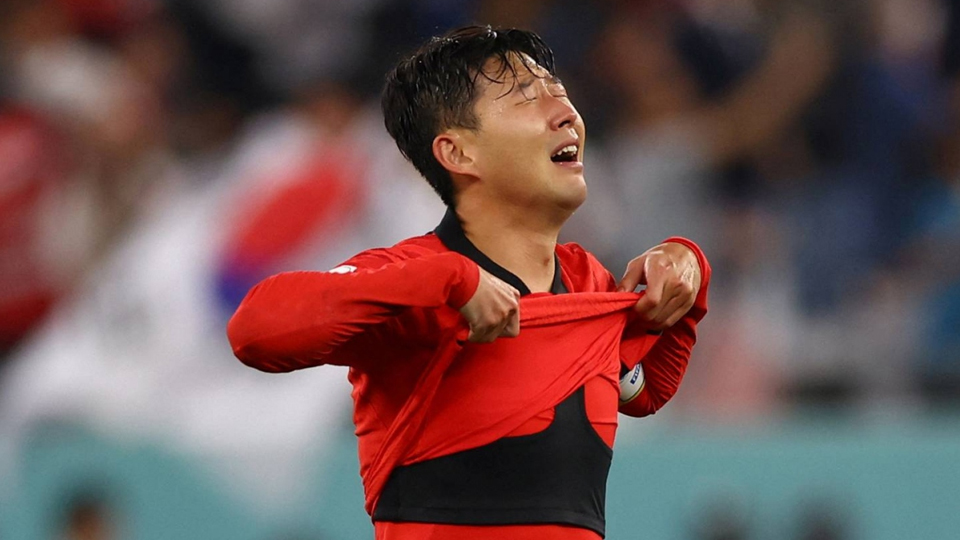 Son Heung-min bật khóc sau trận thắng Bồ Đào Nha