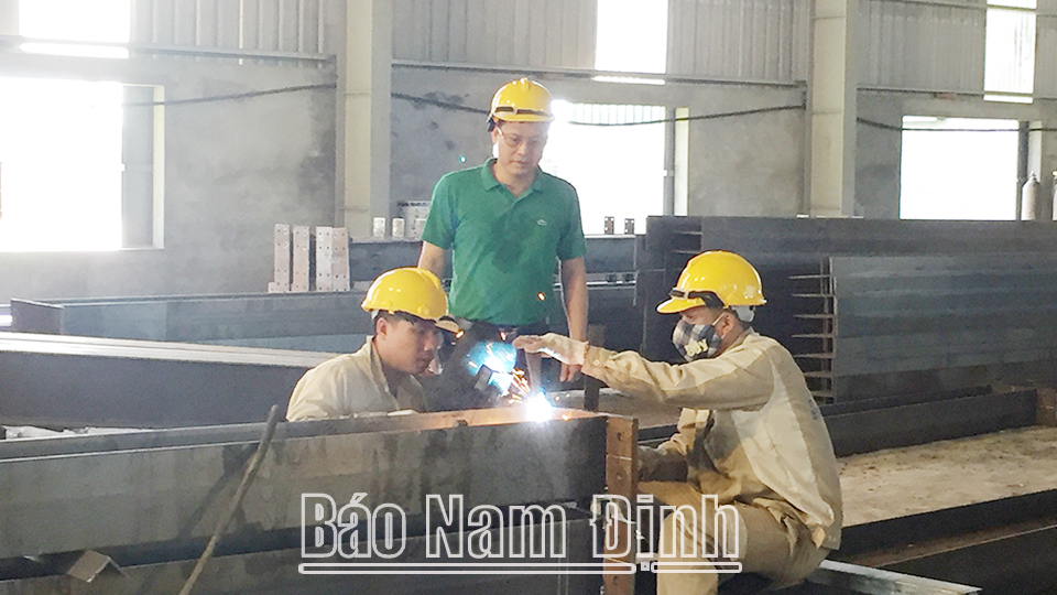 Sản xuất các sản phẩm cơ khí tại Công ty Cổ phần Kết cấu thép Việt Thắng (Nam Trực).