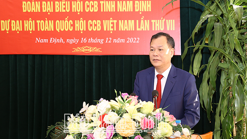 Đồng chí Lê Quốc Chỉnh, Phó Bí thư Thường trực Tỉnh ủy, Chủ tịch HĐND tỉnh, Trưởng đoàn Đoàn đại biểu Quốc hội tỉnh phát biểu tại buổi gặp mặt