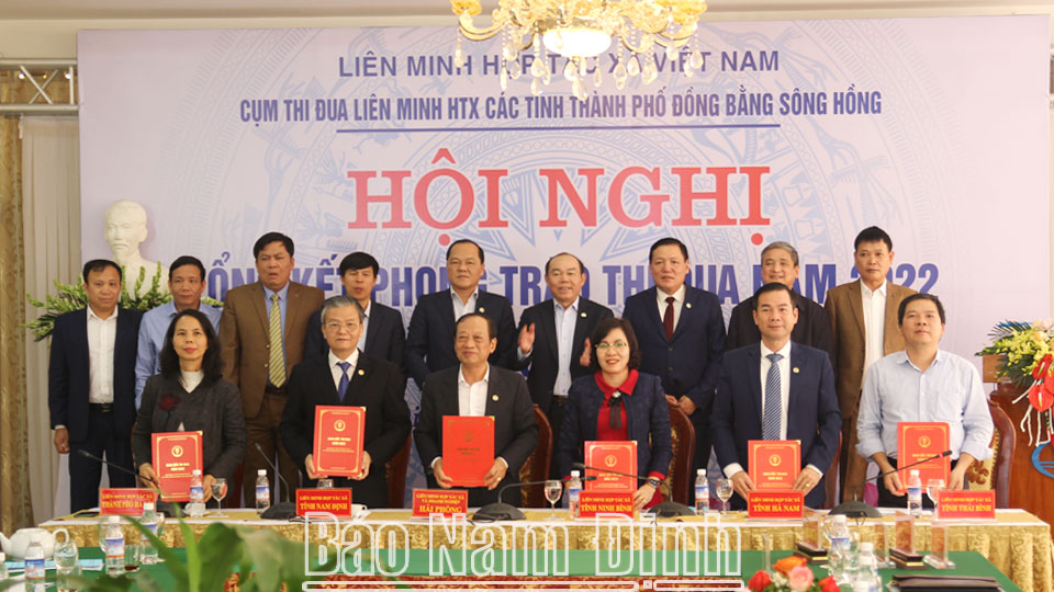 Cụm thi đua Liên minh HTX các tỉnh đồng bằng sông Hồng ký kết giao ước thi đua năm 2023.