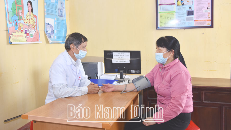 Kiểm tra sức khỏe cho phụ nữ trong độ tuổi sinh sản tại Trạm Y tế thị trấn Mỹ Lộc (Mỹ Lộc).
