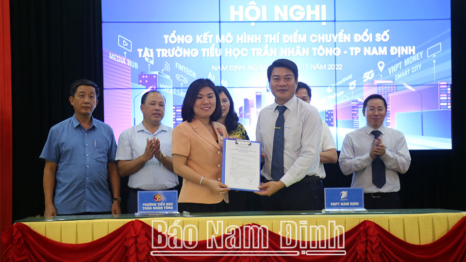 Ký kết hợp tác chuyển đổi số trong trường học giữa Viễn thông Nam Định và Trường Tiểu học Trần Nhân Tông (thành phố Nam Định).