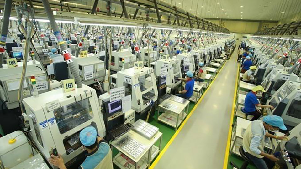 Dây chuyền sản xuất linh kiện điện tử tại Công ty TNHH Bokwang Vina.