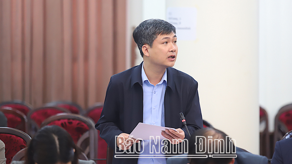 Các đồng chí lãnh đạo các huyện, thành phố phát biểu ý kiến tại hội nghị. ảnh: Hoàng Tuấn