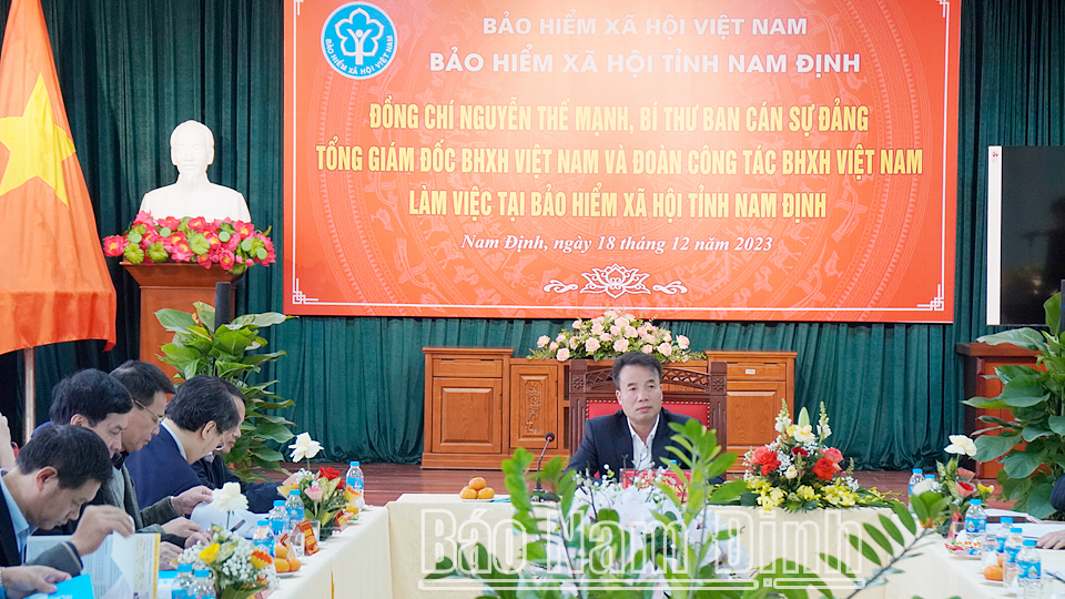 Đoàn công tác BHXH Việt Nam làm việc với BHXH tỉnh 