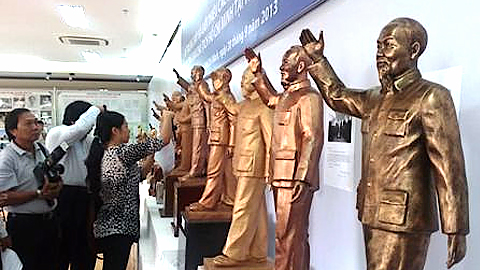 Lấy ý kiến nhân dân về mẫu Tượng đài Bác Hồ tại Thành phố Hồ Chí Minh