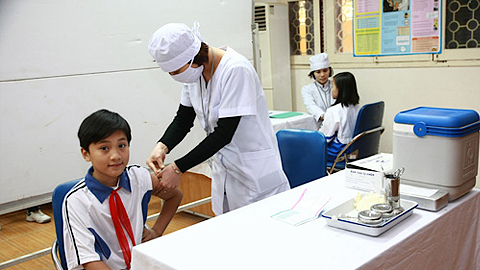 Triển khai Chiến dịch tiêm vắc-xin Sởi - Rubella trong trường học