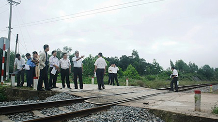 Thông qua kế hoạch đóng các đường ngang mở trái phép qua đường sắt trên địa bàn tỉnh