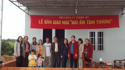 Quỹ TYM chi nhánh Mỹ Lộc tặng mái ấm tình thương cho hội viên nghèo