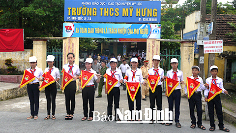 Mô hình cổng trường an toàn giao thông ở Mỹ Lộc