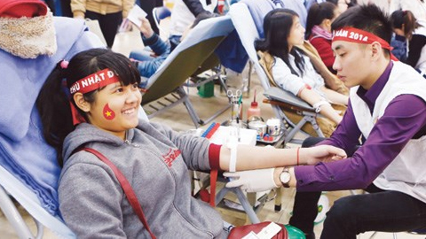 Trên 600 sinh viên tham gia hiến máu trong chương trình Chủ nhật đỏ