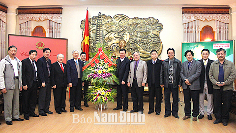 Đồng chí Chủ tịch UBND tỉnh tiếp khách đến chúc Tết