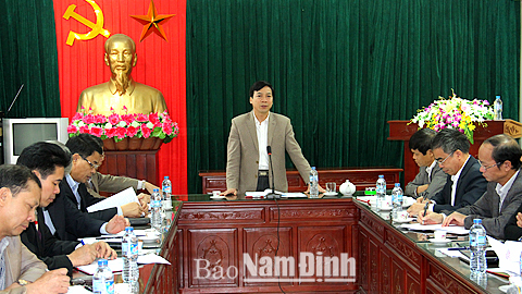 Đồng chí Trần Văn Chung, Phó Bí thư Thường trực Tỉnh uỷ  làm việc với huyện Ý Yên