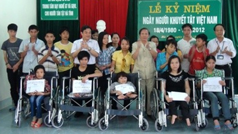 Trung tâm Cứu trợ trẻ em tàn tật Thành phố Nam Định kỷ niệm Ngày Người khuyết tật Việt Nam (18-4)
