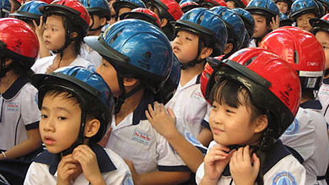 Mỗi năm, gần 2.000 trẻ em Việt Nam thiệt mạng vì tai nạn giao thông
