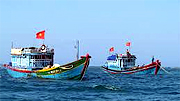 Khánh Hòa: Tặng 100 cờ Tổ quốc và ảnh Bác Hồ cho ngư dân