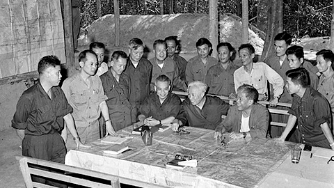Bộ Chỉ huy Chiến dịch giải phóng Sài Gòn - Gia Định gồm những ai?