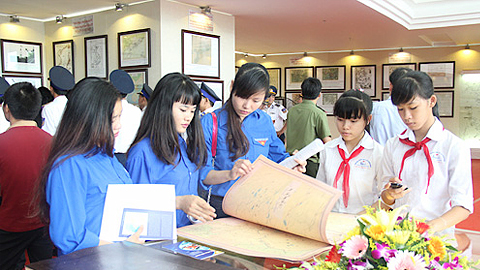 Khai mạc Triển lãm bản đồ và trưng bày tư liệu về Hoàng Sa, Trường Sa tại Hải Hậu