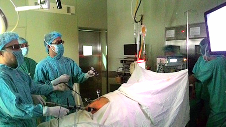 Dùng kỹ thuật 3D cắt khối u ác tính ở dạ dày