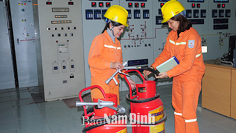 Tăng cường công tác an toàn lao động, phòng chống cháy nổ tại Cty Điện lực Nam Định