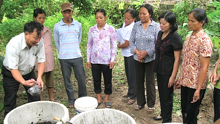Ra mắt mô hình Tổ phụ nữ liên kết nuôi giun quế tại xã Hải Sơn