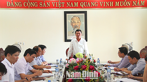 Đồng chí Bí thư Tỉnh uỷ kiểm tra công tác chuẩn bị bầu cử tại huyện Ý Yên