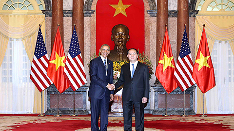 Chủ tịch nước đón Tổng thống Ô-ba-ma thăm chính thức Việt Nam