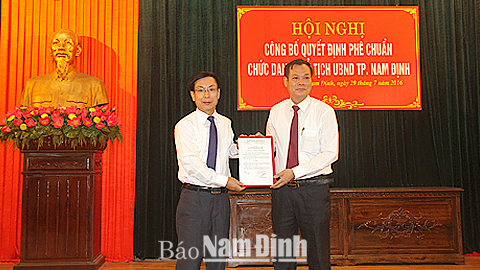 Công bố Quyết định phê chuẩn chức danh Chủ tịch UBND Thành phố Nam Định