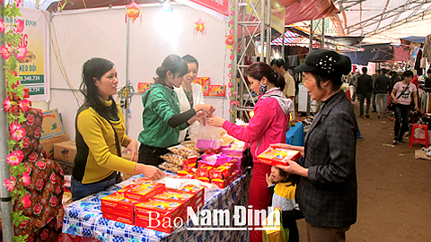 Khai mạc Hội chợ công nghiệp - thương mại khu vực đồng bằng  sông Hồng - Nam Định năm 2016