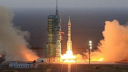Trung Quốc phóng tàu vũ trụ Thần Châu 11 vào quỹ đạo